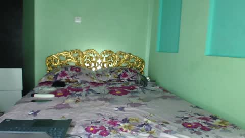 farfalina online show from 8, 4, 2026