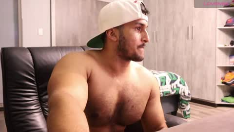 Snapshot of fatherfly001 chatting on 17, 6, 2026 fatherfly001 online show from 17, 6, 2026