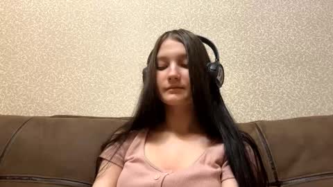 Aurora 18yo online show from 11, 11, 2025