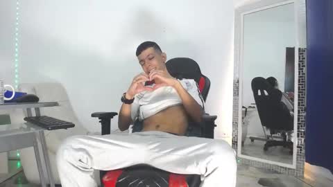 Snapshot of favel_gomez7 chatting on 25, 12, 2024 Favel Gomez online show from 25, 12, 2024