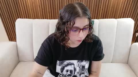 Feelena online show from 6, 2, 2026