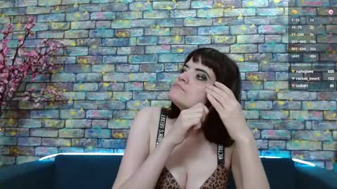 Snapshot of feelsgoodwoman chatting on 19, 1, 2025 Laura online show from 19, 1, 2025