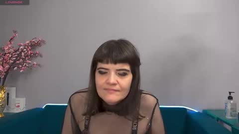 Snapshot of feelsgoodwoman chatting on 11, 11, 2025 Laura online show from 11, 11, 2025