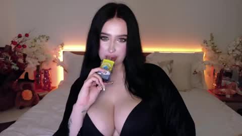 Felicia Herceg online show from 23, 10, 2025