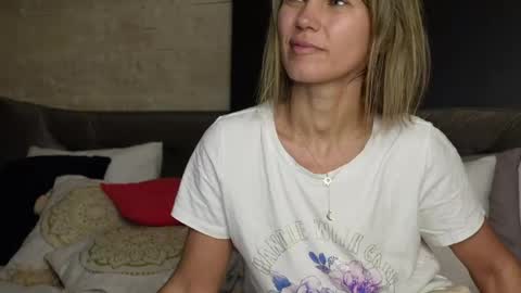 Snapshot of feliciakrige chatting on 18, 4, 2026 FeliciaKrige online show from 18, 4, 2026