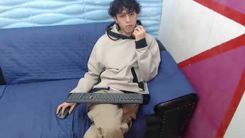 Snapshot of felipe_browns chatting on 3, 1, 2025 Felipe Browns online show from 3, 1, 2025