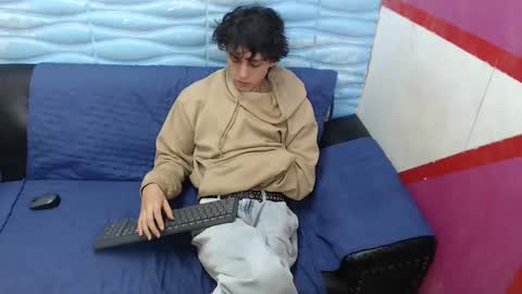 Snapshot of felipe_browns chatting on 4, 1, 2025 Felipe Browns online show from 4, 1, 2025