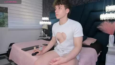 Snapshot of femboy_max chatting on 3, 7, 2026 Femboy Max online show from 3, 7, 2026