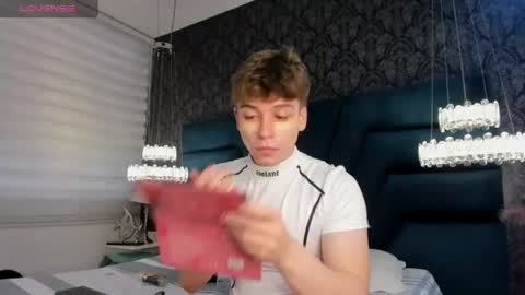 Snapshot of femboy_max chatting on 10, 7, 2026 Femboy Max online show from 10, 7, 2026