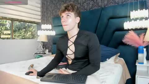 Snapshot of femboy_max chatting on 16, 7, 2026 Femboy Max online show from 16, 7, 2026