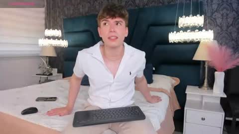 Snapshot of femboy_max chatting on 17, 7, 2026 Femboy Max online show from 17, 7, 2026