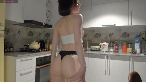 Snapshot of ferdina18 chatting on 22, 4, 2026 Leya online show from 22, 4, 2026