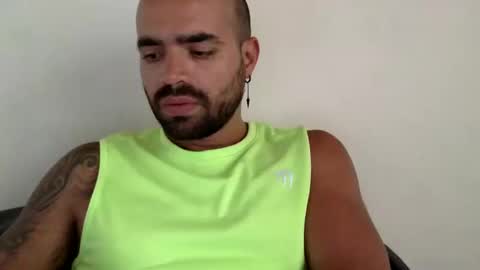 Snapshot of ferpaisa2024 chatting on 1, 1, 2025 insta ferxx1210 Fercho online show from 1, 1, 2025