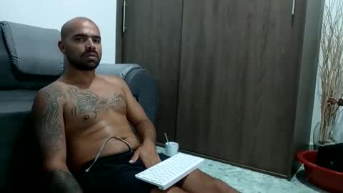 Snapshot of ferpaisa2024 chatting on 19, 2, 2025 insta ferxx1210 Fercho online show from 19, 2, 2025