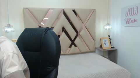 FER PHOENIX online show from 7, 3, 2025