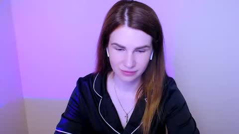 Snapshot of fialin_ chatting on 3, 7, 2026 Mia online show from 3, 7, 2026