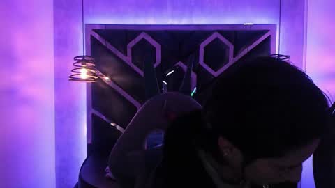   online show from 12, 1, 2025