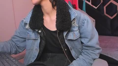   online show from 18, 1, 2025