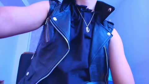   online show from 4, 12, 2025