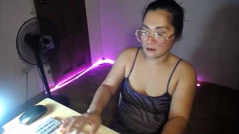 Snapshot of filipina_jess chatting on 4, 11, 2025 filipina_jess online show from 4, 11, 2025