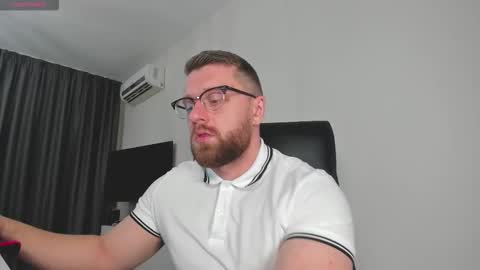 FindomGuyXXX online show from 18, 1, 2026