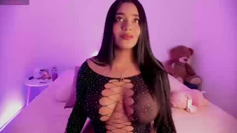 Snapshot of fiorellahecht chatting on 16, 10, 2025 mishellehecht online show from 16, 10, 2025