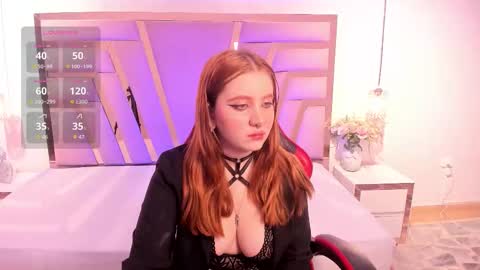 fiorellaricci_ online show from 5, 11, 2025