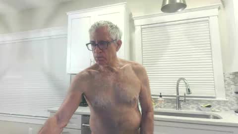 Snapshot of fitman999 chatting on 10, 5, 2026 Jon online show from 10, 5, 2026