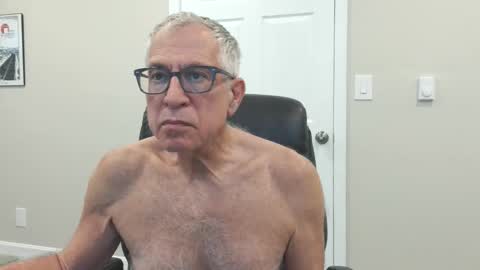 Snapshot of fitman999 chatting on 25, 5, 2026 Jon online show from 25, 5, 2026