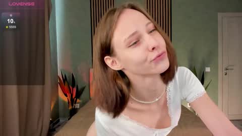 Snapshot of fixielu chatting on 18, 9, 2025 im Linda please give me thumbs up online show from 18, 9, 2025