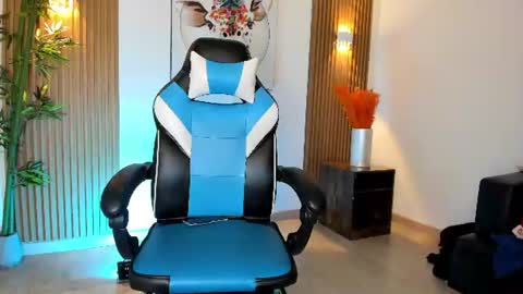 Snapshot of flor_pink chatting on 19, 6, 2026 Flor online show from 19, 6, 2026