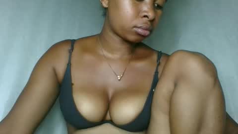 florencia011 online show from 18, 12, 2025