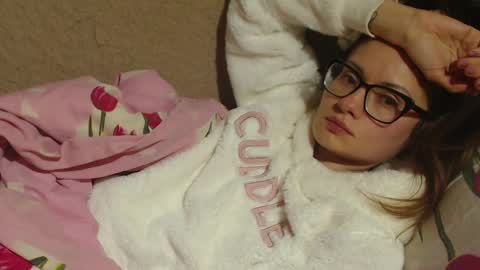 Snapshot of flowercandydoll chatting on 14, 12, 2024 say meow and send tip online show from 14, 12, 2024