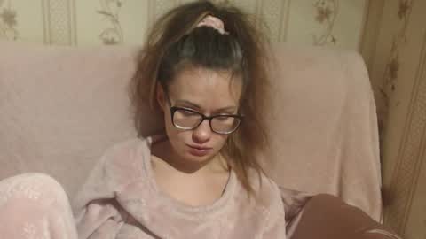 say meow and send tip  online show from 17, 12, 2025