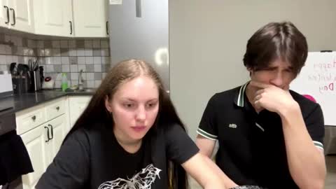 flowerscouple online show from 21, 2, 2026