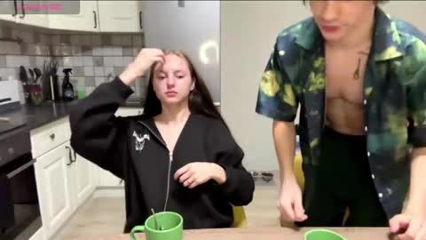 flowerscouple online show from 3, 3, 2026