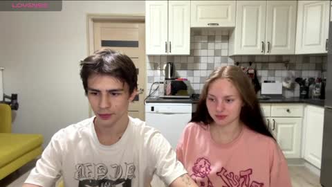 flowerscouple online show from 9, 4, 2026