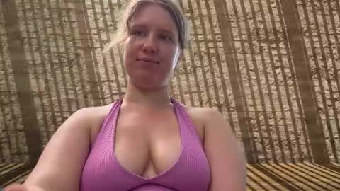 Snapshot of fluffy_bunnyxxx chatting on 15, 4, 2026 fluffy_bunnyxxx online show from 15, 4, 2026