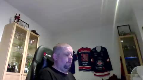 fluffy_espen online show from 16, 3, 2026