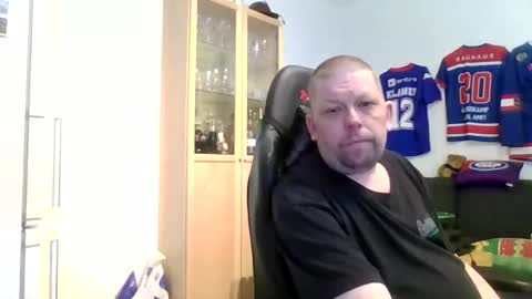 fluffy_espen online show from 23, 4, 2026