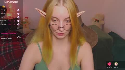 Snapshot of fluffy_muffin3 chatting on 2, 11, 2025 Agatha online show from 2, 11, 2025