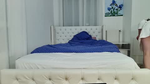 flymybutterfly online show from 29, 12, 2024