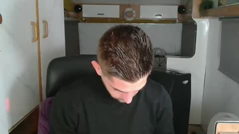 independent model online show from 28, 10, 2025