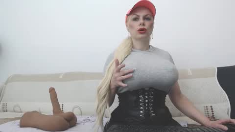 Snapshot of forever_barbie chatting on 13, 1, 2025 Adana online show from 13, 1, 2025