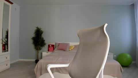 Kira online show from 12, 11, 2025