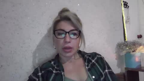 fox_red_lady7 online show from 14, 1, 2026