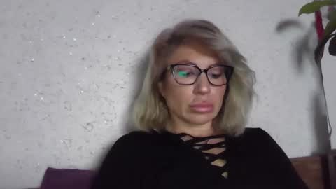 fox_red_lady7 online show from 17, 4, 2026