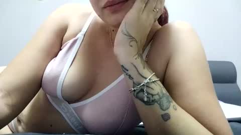 Snapshot of foxx193350 chatting on 13, 10, 2025 foxx193350 online show from 13, 10, 2025