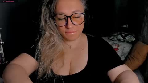 Snapshot of foxxxy__lady chatting on 21, 4, 2026 Kris online show from 21, 4, 2026