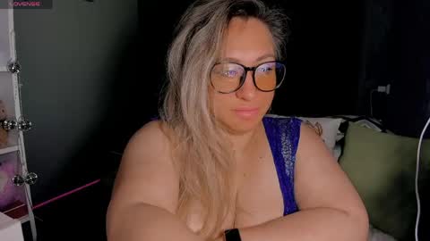 Snapshot of foxxxy__lady chatting on 27, 4, 2026 Kris online show from 27, 4, 2026